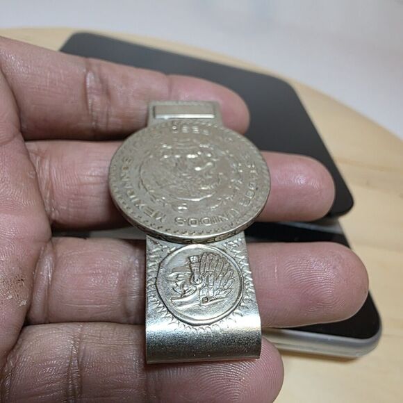 Vintage 1960 Un Peso Tepalcate Taxco Mexico 10% Silver Coin Money Clip - Picture 5 of 9